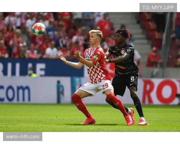 黑马逆袭！足球小队赛场惊艳表现引爆全场