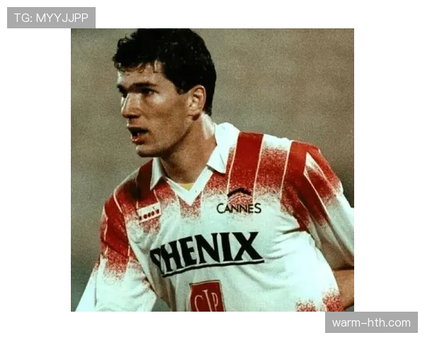 齐达内：足坛传奇巨星，辉煌职业生涯闪耀历史舞台