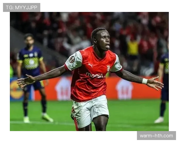 马尔蒂诺战术体系解析：高位逼抢与边路进攻的融合