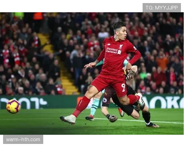 阿尔瓦雷斯与菲尔米诺:伪九号角色及体系适配性对比分析 阿尔瓦雷斯与菲尔米诺:伪九号角色及体系适配性对比分析