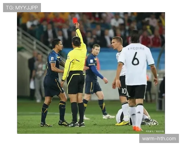 足球规则中“最后一人犯规”为何不一定直接红牌罚下？