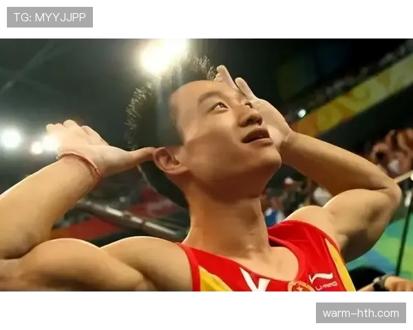 杨威退役后这身材管理也太狠了，体操老将私下居然天天五点起床练核心？